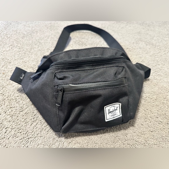 Herschel Supply Company Other - Herschel Supply Company Classic Large Black Belt Bag
